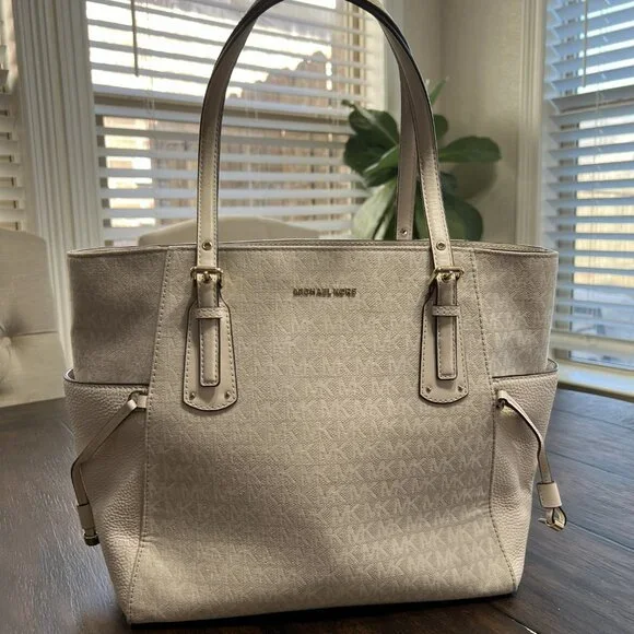 Michael Kors Voyager East West Signature Tote Off White - Used - Picture 3 of 12